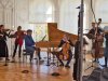 Capella Jenensis (Gerd Amelung al pianoforte Silbermann) durante le registrazioni video nella sala bianca di Schloss Ettersburg il 22 ottobre 2021