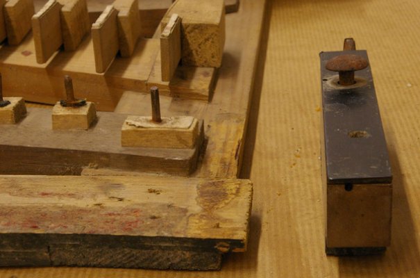 abgelöste rechte Klaviatubacke