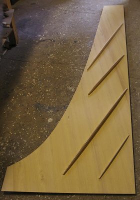 die Resonanzbodenberippung