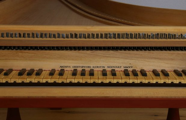 Signatur auf dem Hammerstuhl