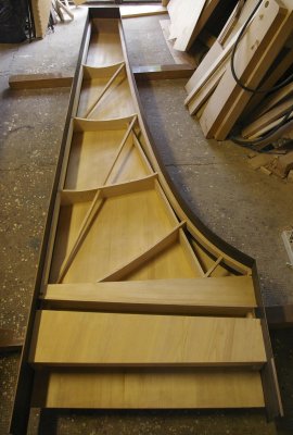 die Innenkonstruktion mir den verleimten Wànden