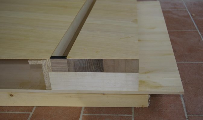 Seitenansicht der Stimmstock- und Dammkonstruktion