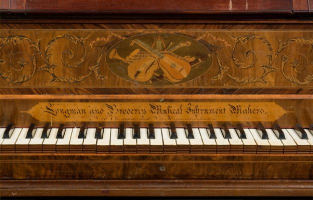 Detail der Tastatur und der Signatur