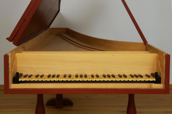 Tastatur und Vorsatzbrett