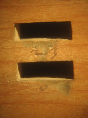 mit Tinte geschriebene Nummern der Register vor der Reinigung