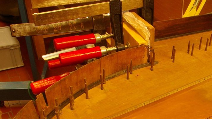 Das Geradepressen der Wände